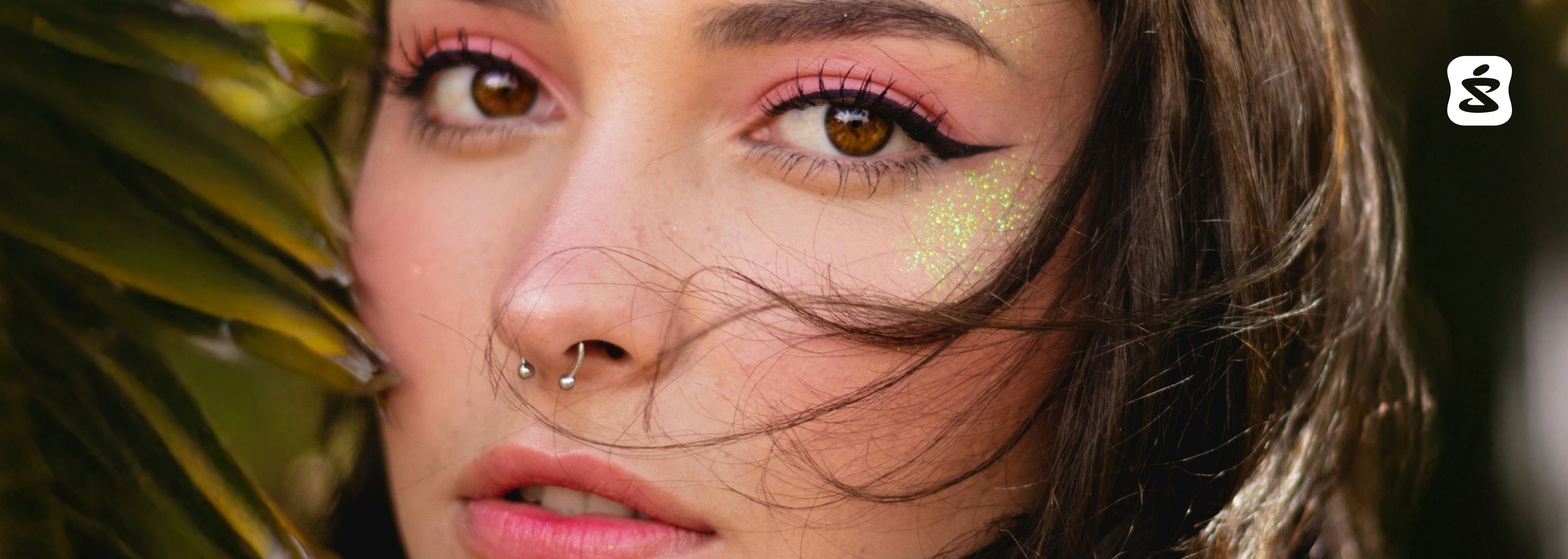 Trucco primaverile – come creare un look luminoso per le giornate più calde?