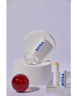 Nivea Soothe & Protect Pomadka do ust SPF15