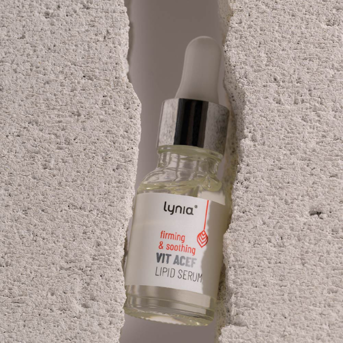 Lynia Ujędrniające i łagodzące serum lipidowe z retinolem i witaminami ACEF 15ml