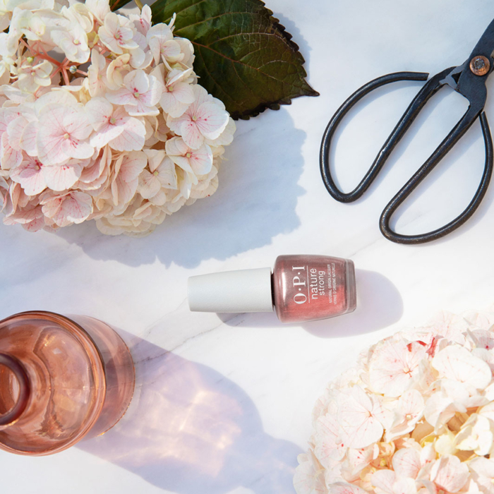 Opi Nature Strong Lakier do paznokci Intensions Are Rose Gold 15ml